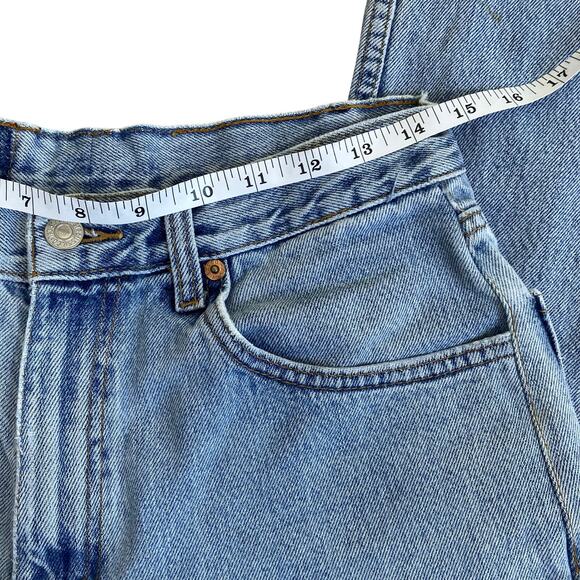 Lenny Upcycled Vintage Levi’s Jeans Light Wash Distressed Ripped Mom Jeans - Picture 11 of 16